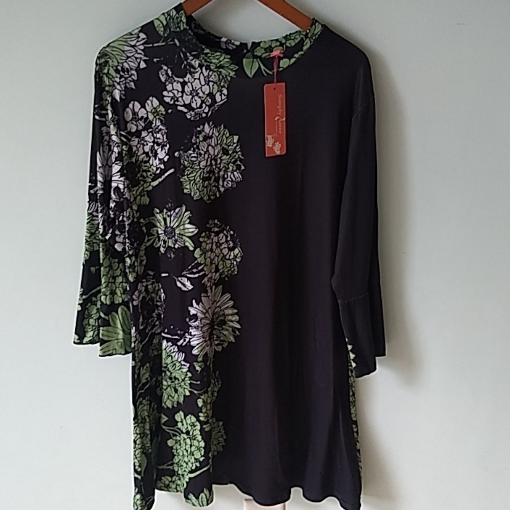 MOVING - MAKE OFFER! NWT - Black/Floral Tunic